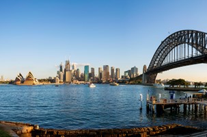 YULARA - AYERS ROCK - SYDNEY (O/-/-)